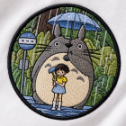 Totoro médaillon brodé sous la pluie