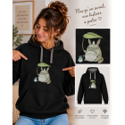 sweat premium femme brodé totoro avec son parapluie en forme de feuille